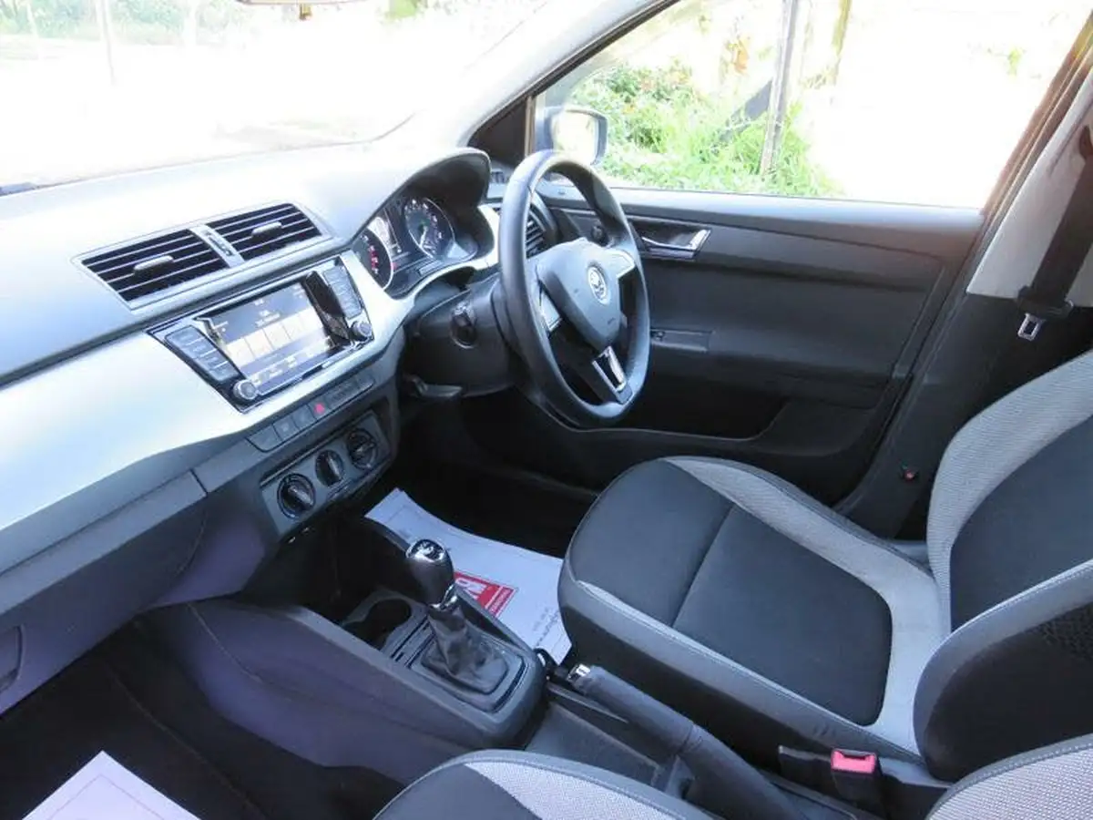 2015-skoda-fabia-14tdi-se-hatchback-dsg-big-10