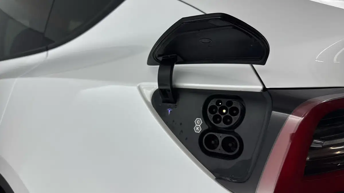 2023-tesla-model-y-e-rwd-big-26