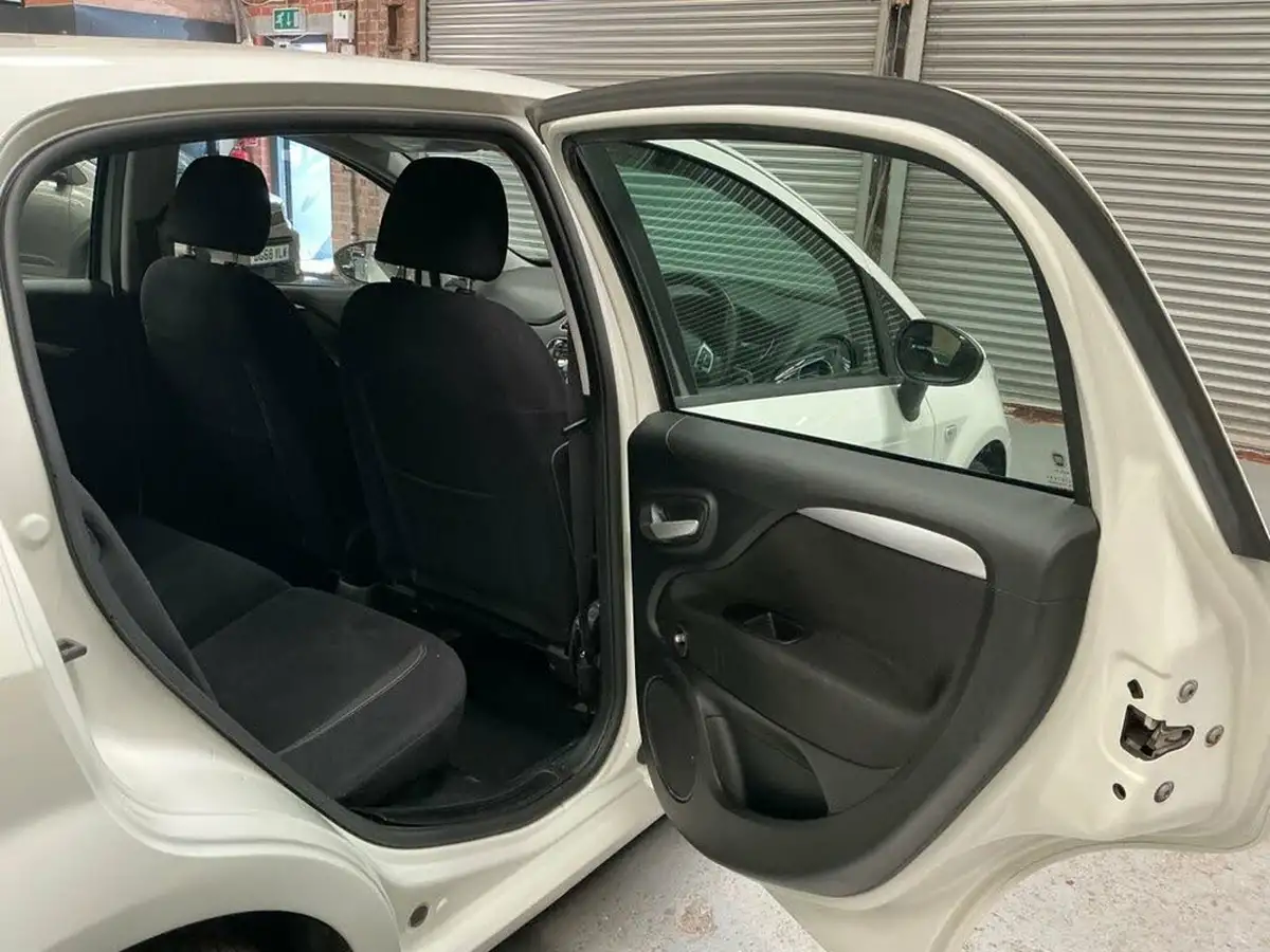 2013-fiat-punto-12-easy-no-ss-5d-big-22