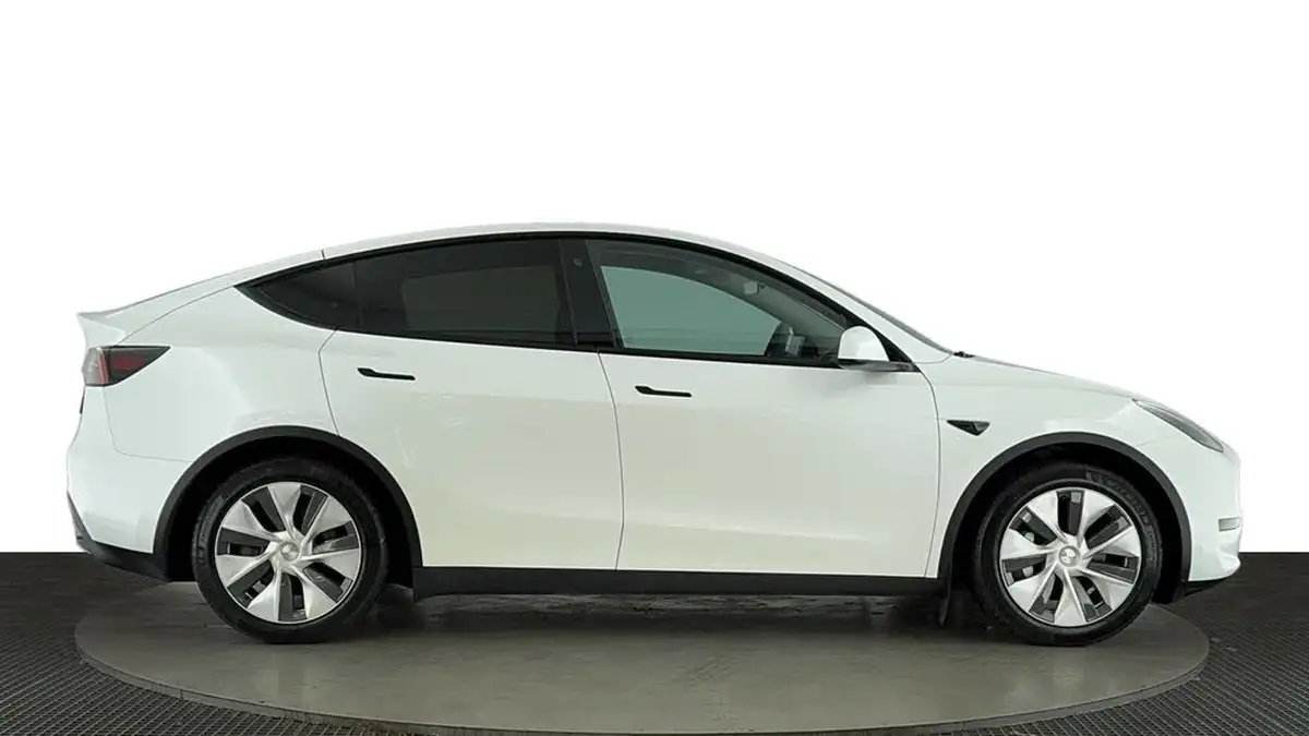 2023-tesla-model-y-e-rwd-big-2