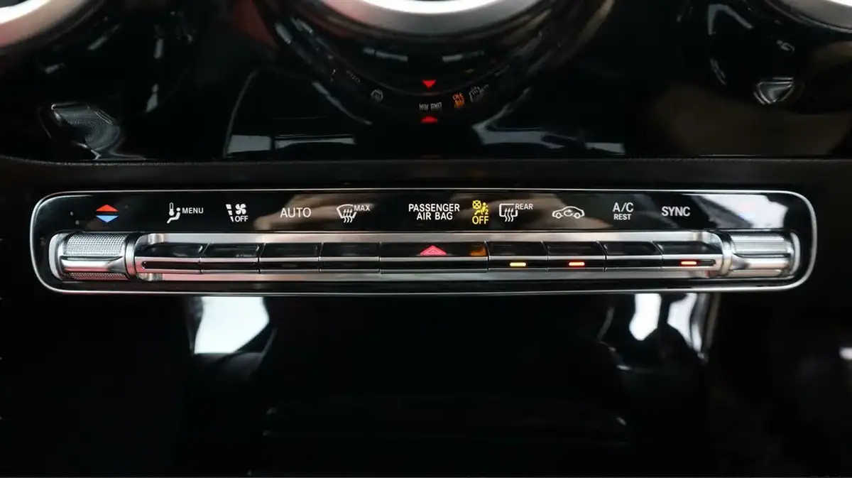 2020-mercedes-benz-cla-13-cla-180-amg-line-premium-coupe-4d-big-12