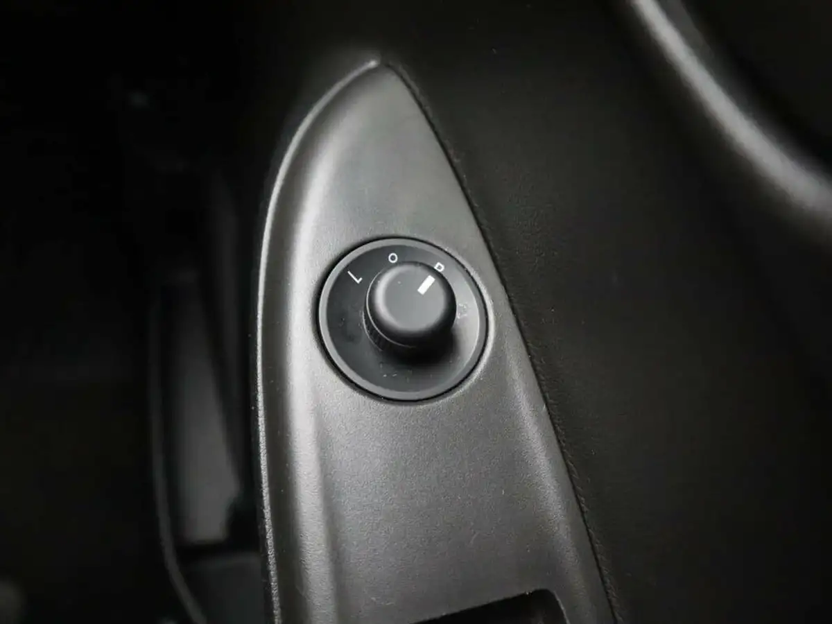 2019-vauxhall-viva-10i-se-ac-big-32