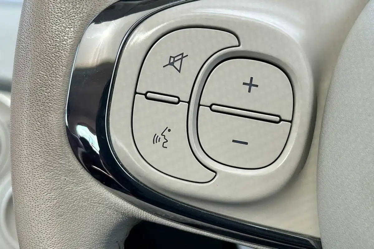 2017-fiat-500-12-lounge-big-15