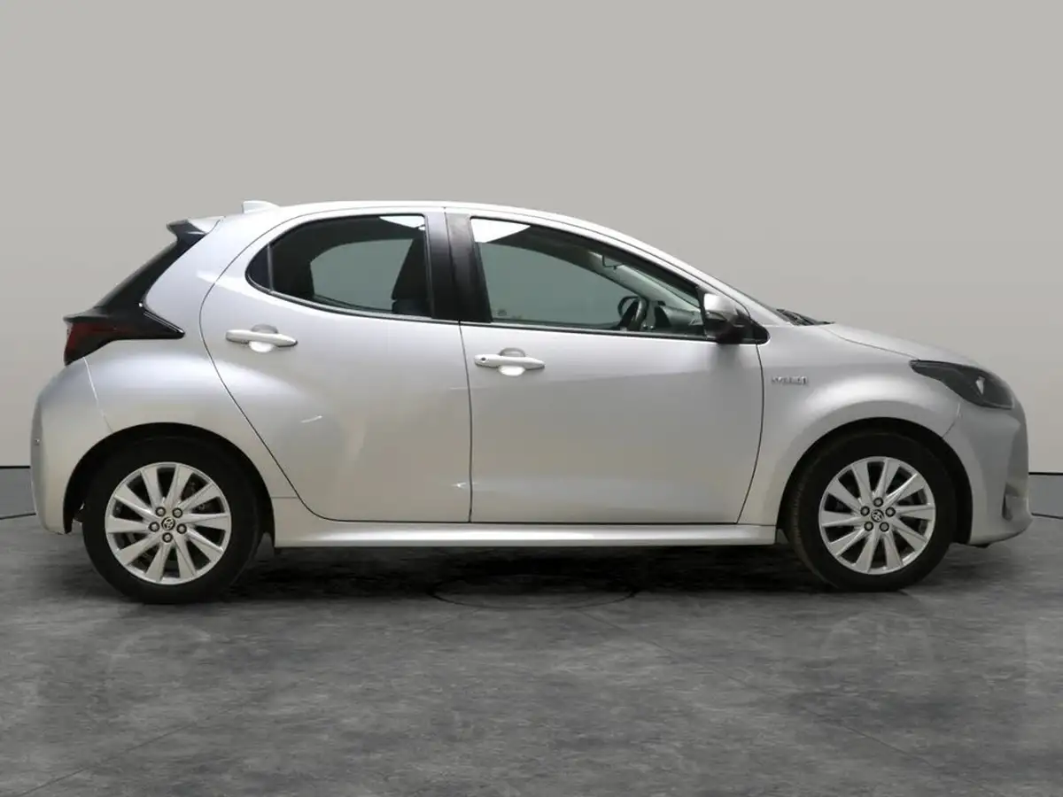 2021-toyota-yaris-15-vvt-i-icon-114bhp-hybrid-1490cc-e-cvt-big-10