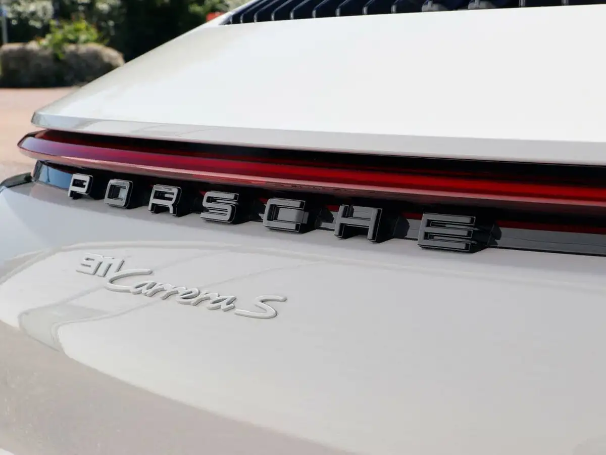 2024-porsche-911-30-carrera-s-coupe-pdk-big-10