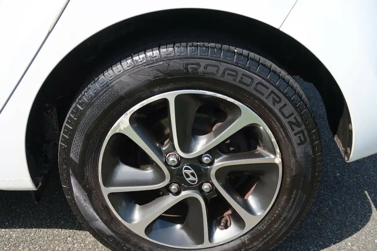 2018-hyundai-i10-10-go-se-66ps-big-18