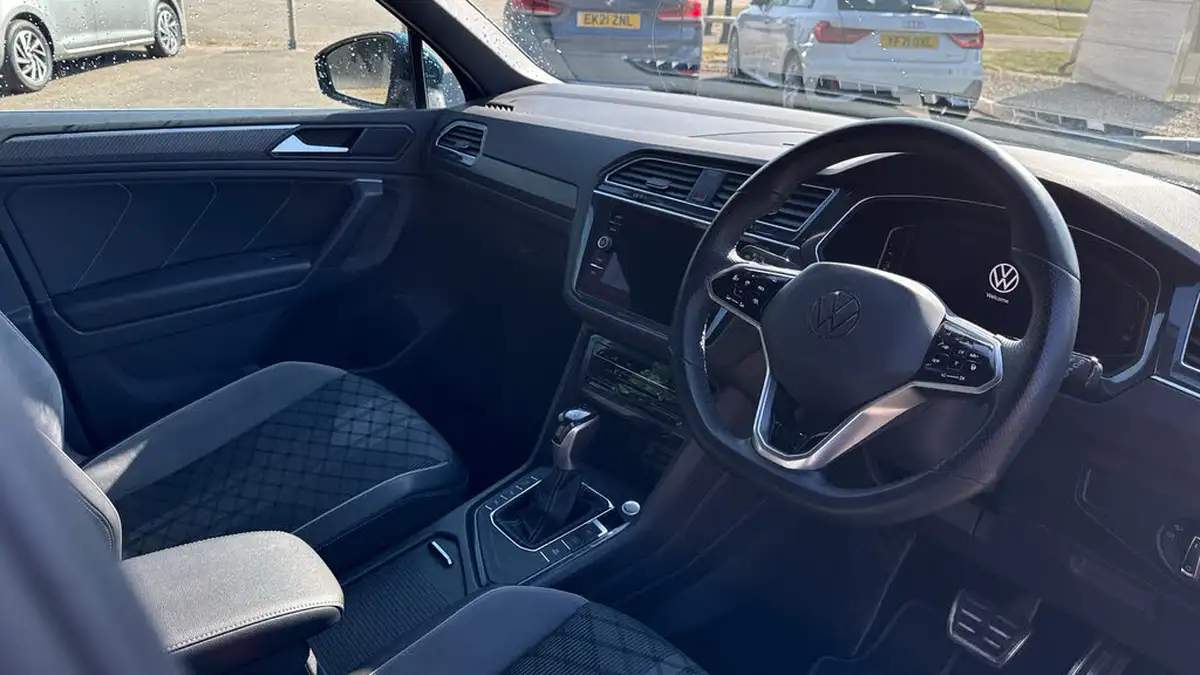 2021-volkswagen-tiguan-15-tsi-r-line-big-12