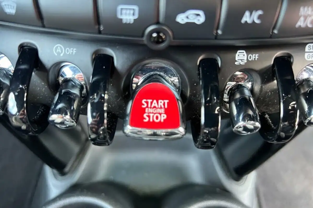 2021-mini-cooper-20-john-cooper-works-anniversary-edition-big-25