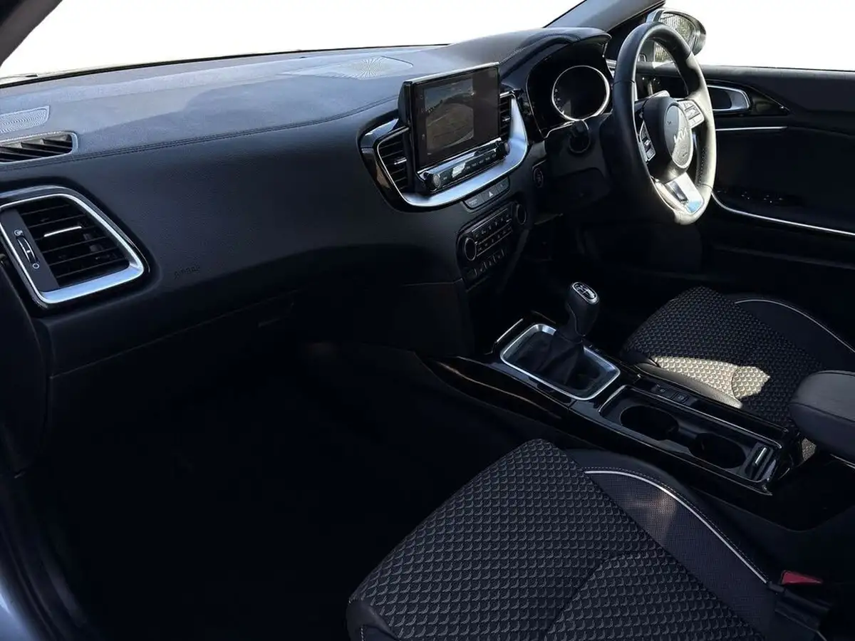 2024-kia-xceed-15-t-gdi-3-big-6