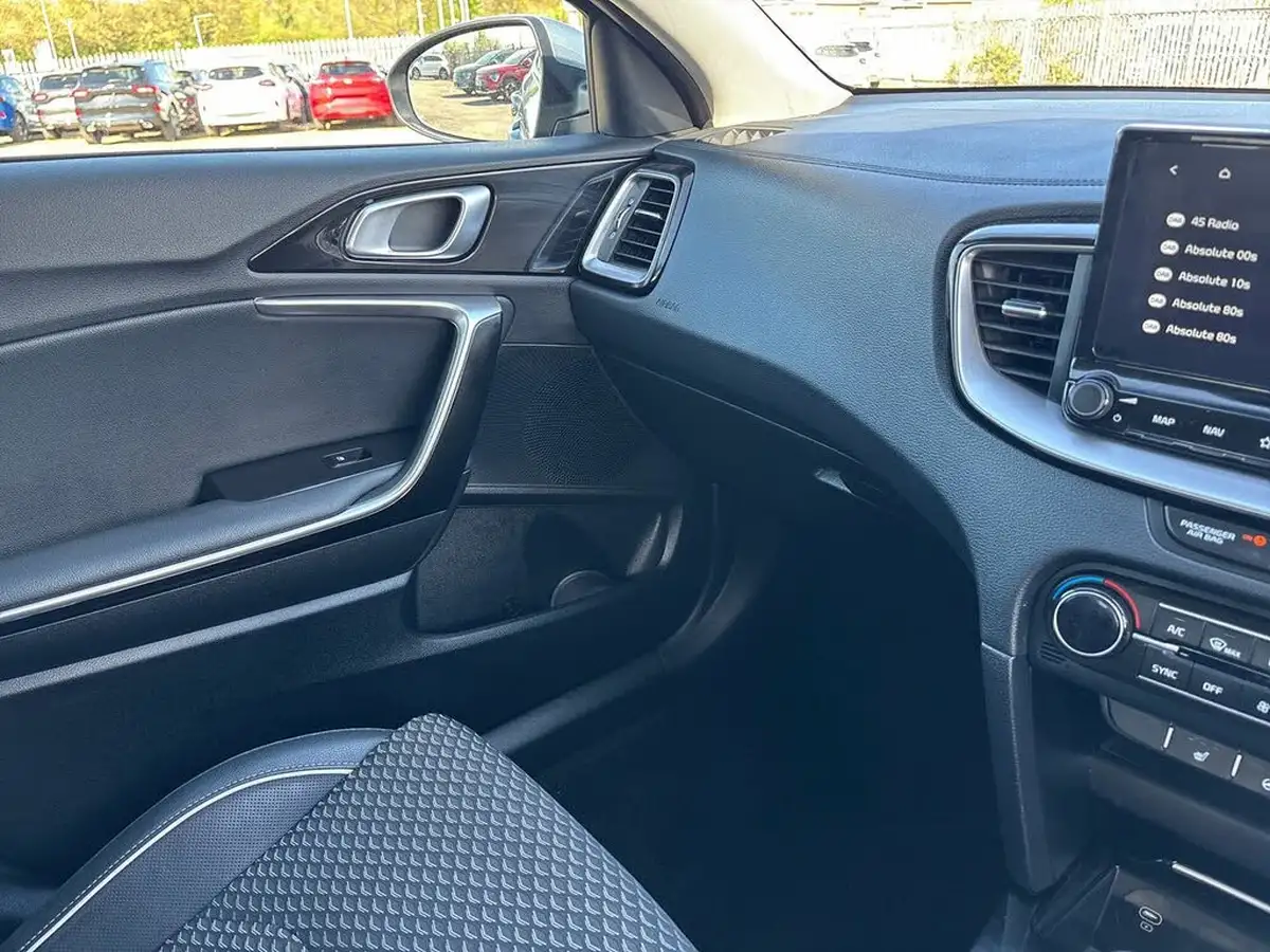 2024-kia-xceed-15-t-gdi-3-big-30