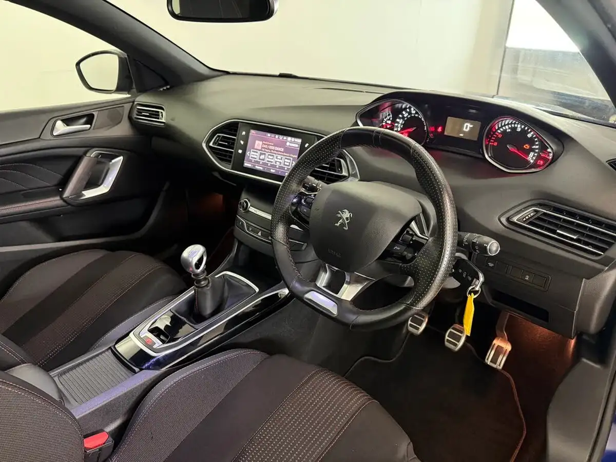 2019-peugeot-308-15-bluehdi-gt-line-big-22