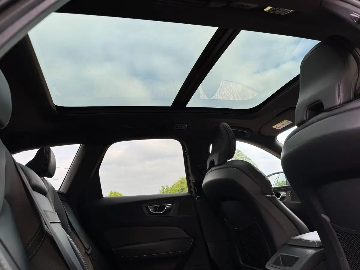 2019-volvo-xc60-20-t8-r-design-big-20