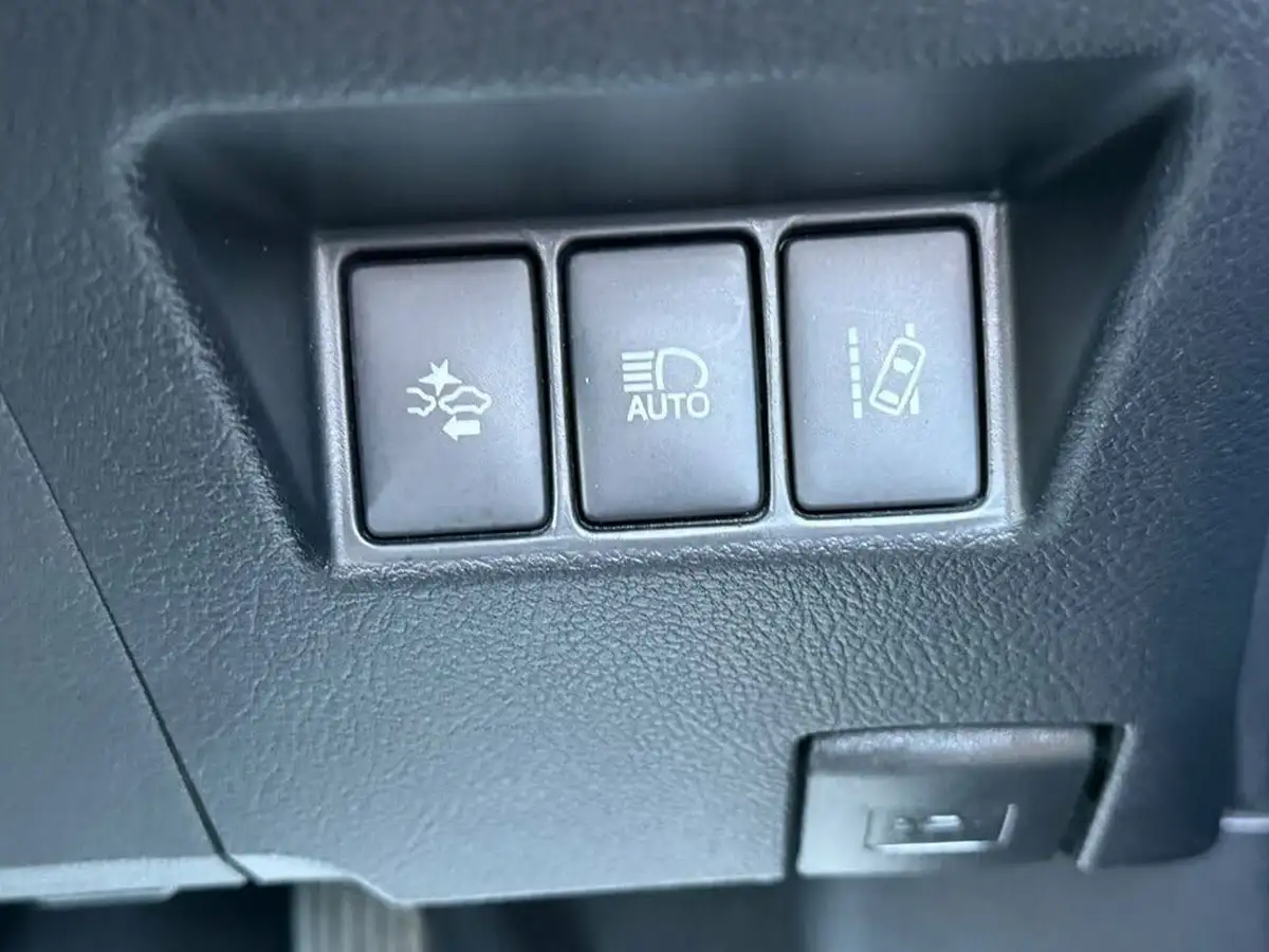 2017-toyota-yaris-10-vvt-i-icon-tech-big-32