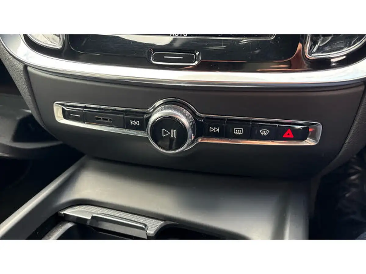2021-volvo-v60-20-b4-r-design-big-27