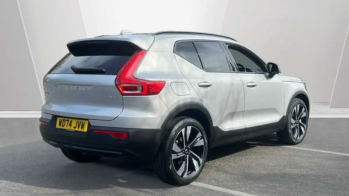 2024-volvo-xc40-20-b4-ultra-bright-big-6