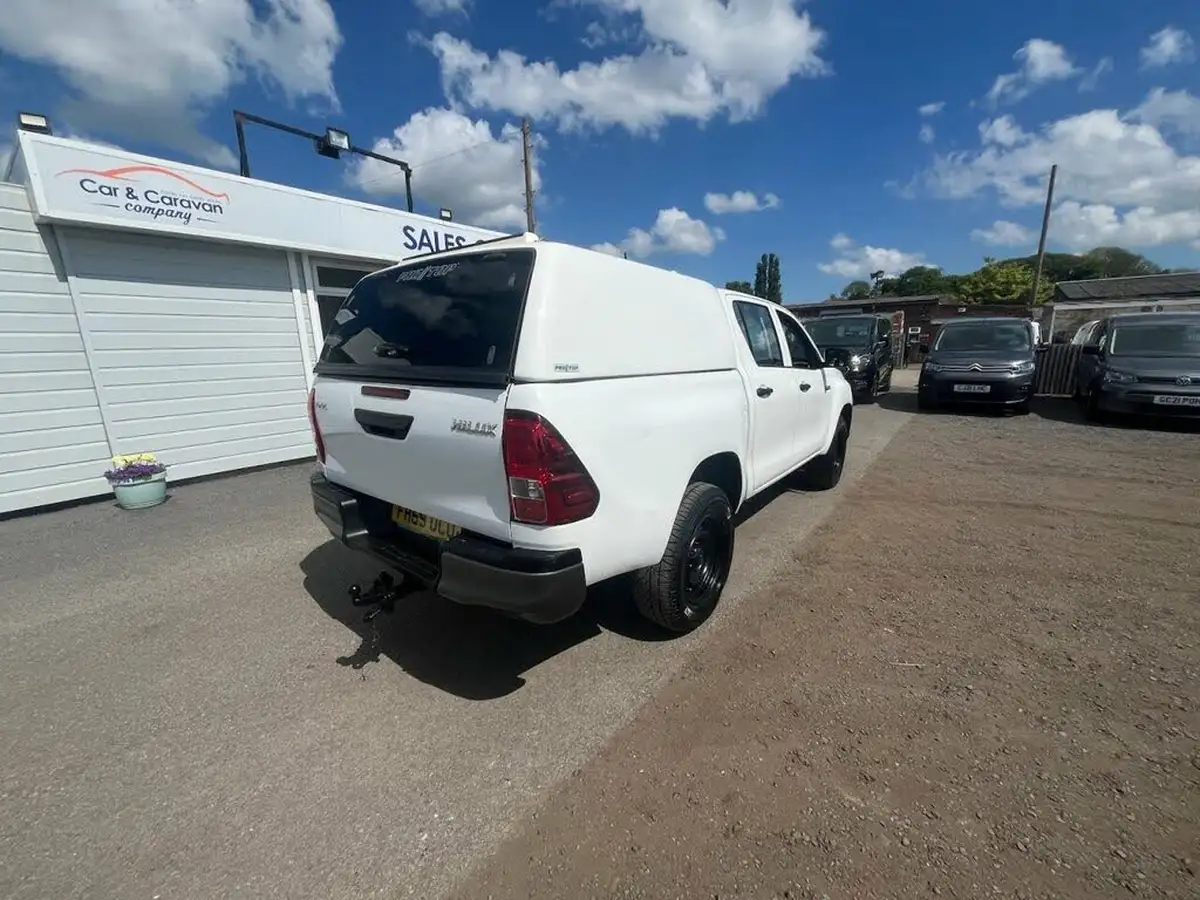 2020-toyota-hi-lux-24d-4d-active-150hpeu6dt-e-35t-double-pick-up-big-7