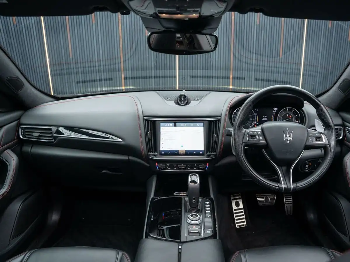 2020-maserati-levante-30-gransport-big-43