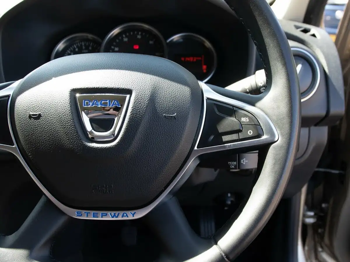 2020-dacia-logan-mcv-stepway-09-tce-comfort-big-19