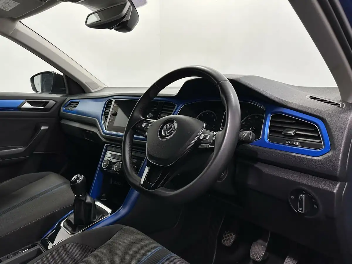 2020-volkswagen-t-roc-10-tsi-design-115ps-hatchback-5d-big-9