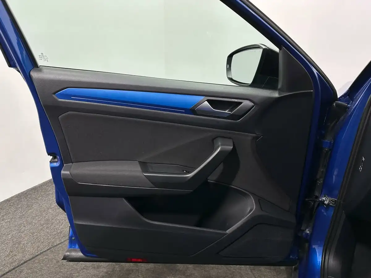 2020-volkswagen-t-roc-10-tsi-design-115ps-hatchback-5d-big-33