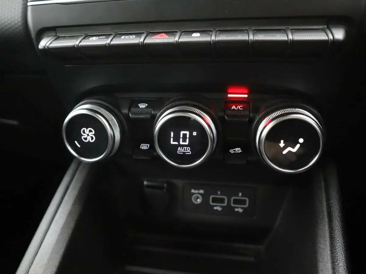 2022-renault-clio-10-tce-iconic-edition-big-26