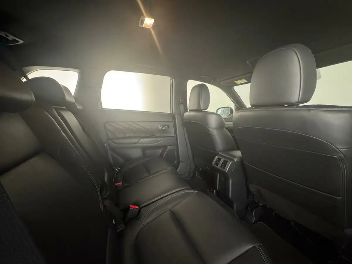 2021-mitsubishi-outlander-24-dynamic-safety-phev-big-14