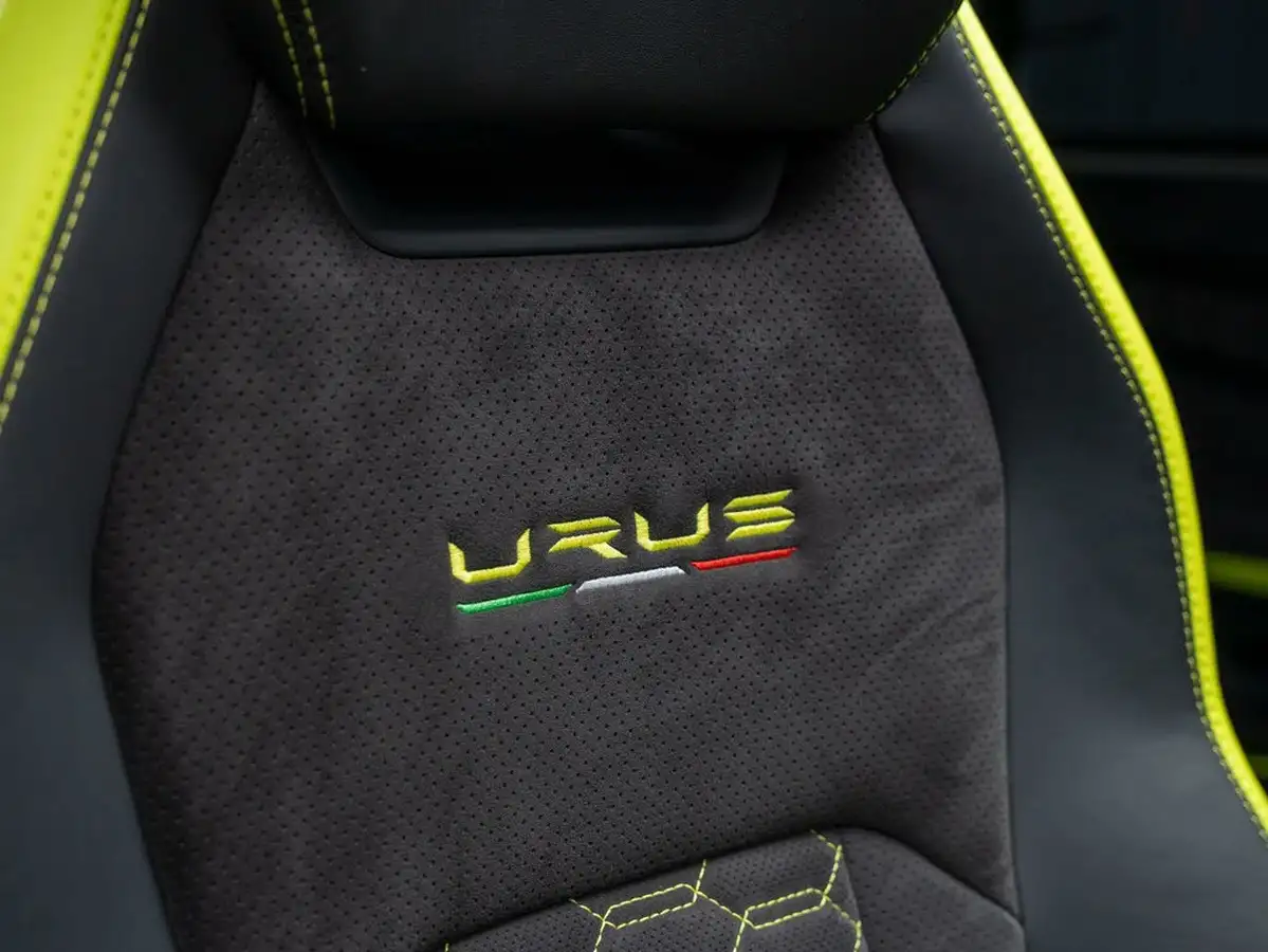 2022-lamborghini-urus-40-no-trim-big-52