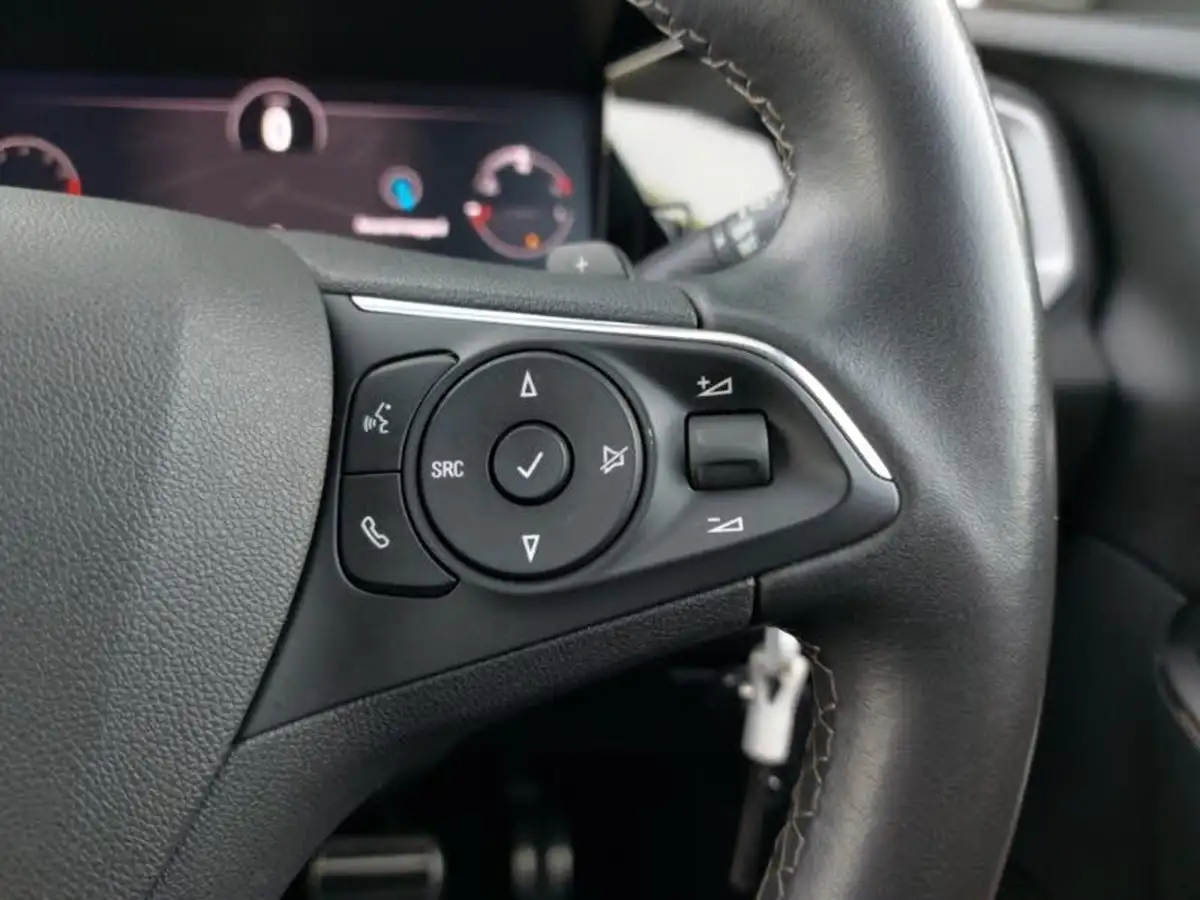 2022-vauxhall-grandland-12-gs-line-auto-big-17