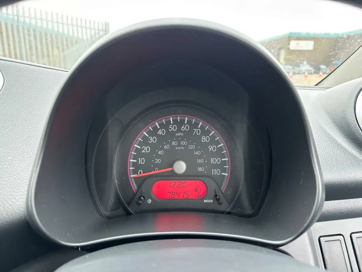 2014-suzuki-alto-10-sz-big-43