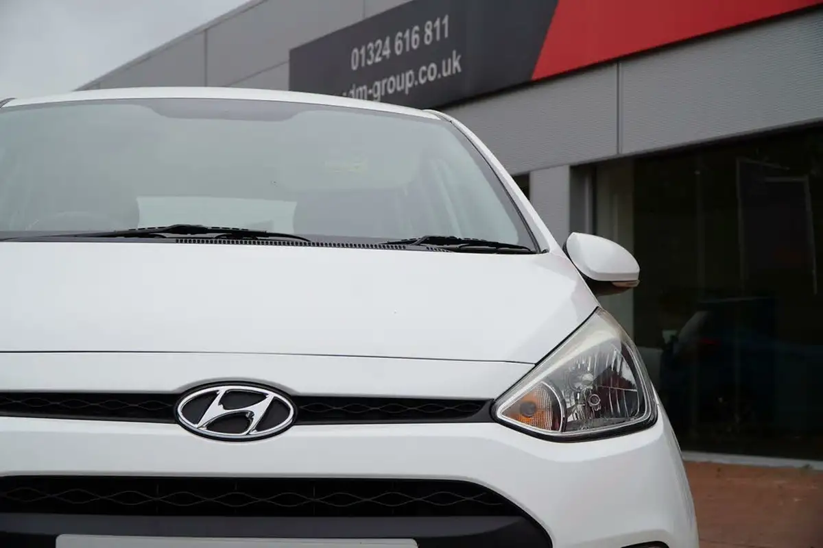 2014-hyundai-i10-10-premium-big-59