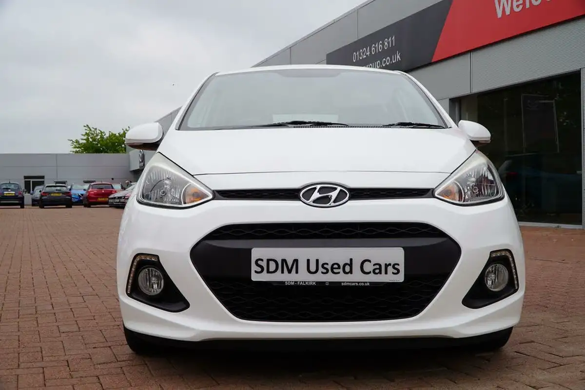 2014-hyundai-i10-10-premium-big-7