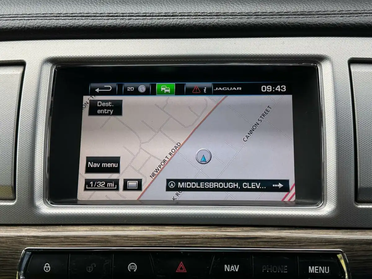 2014-jaguar-xf-22td-r-sport-200ps-saloon-4d-big-17