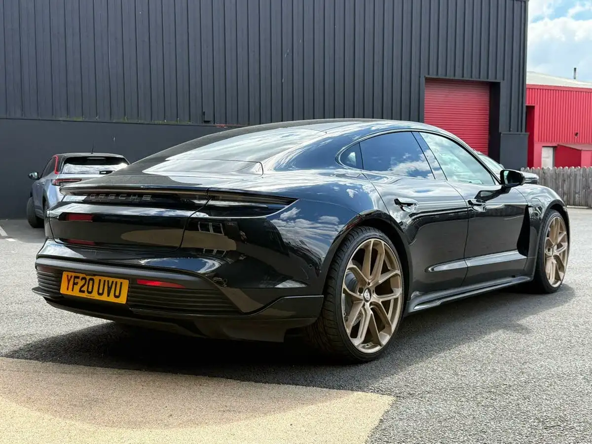 2020-porsche-taycan-e-turbo-big-3
