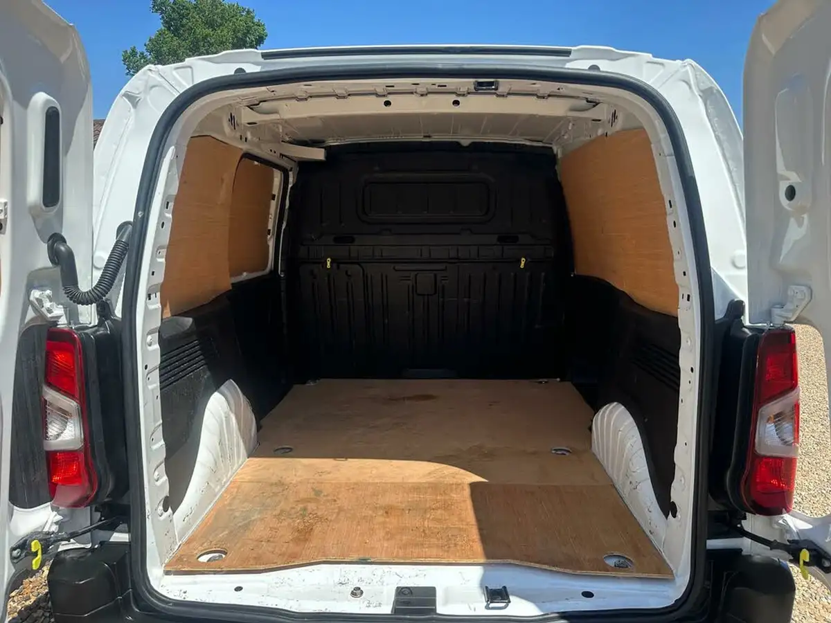 2021-peugeot-partner-15-bluehdi-1000-professional-100ps-eu6dt-panel-big-8
