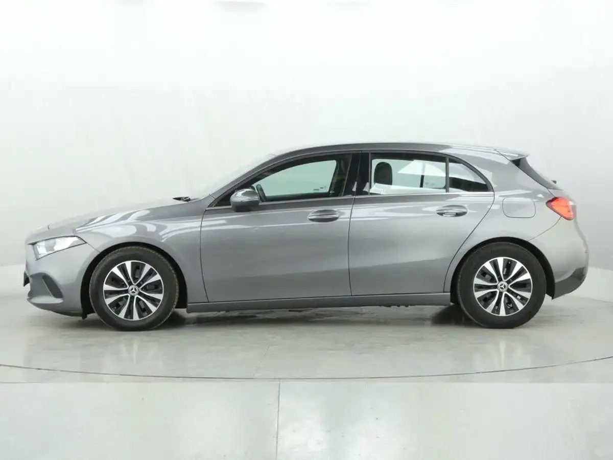2021-mercedes-benz-a-class-20d-a180d-se-8g-dct-big-5