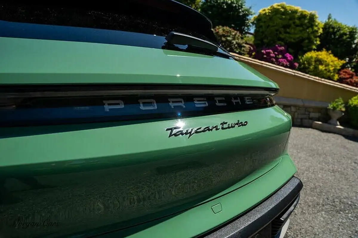 2022-porsche-taycan-e-turbo-cross-turismo-big-11