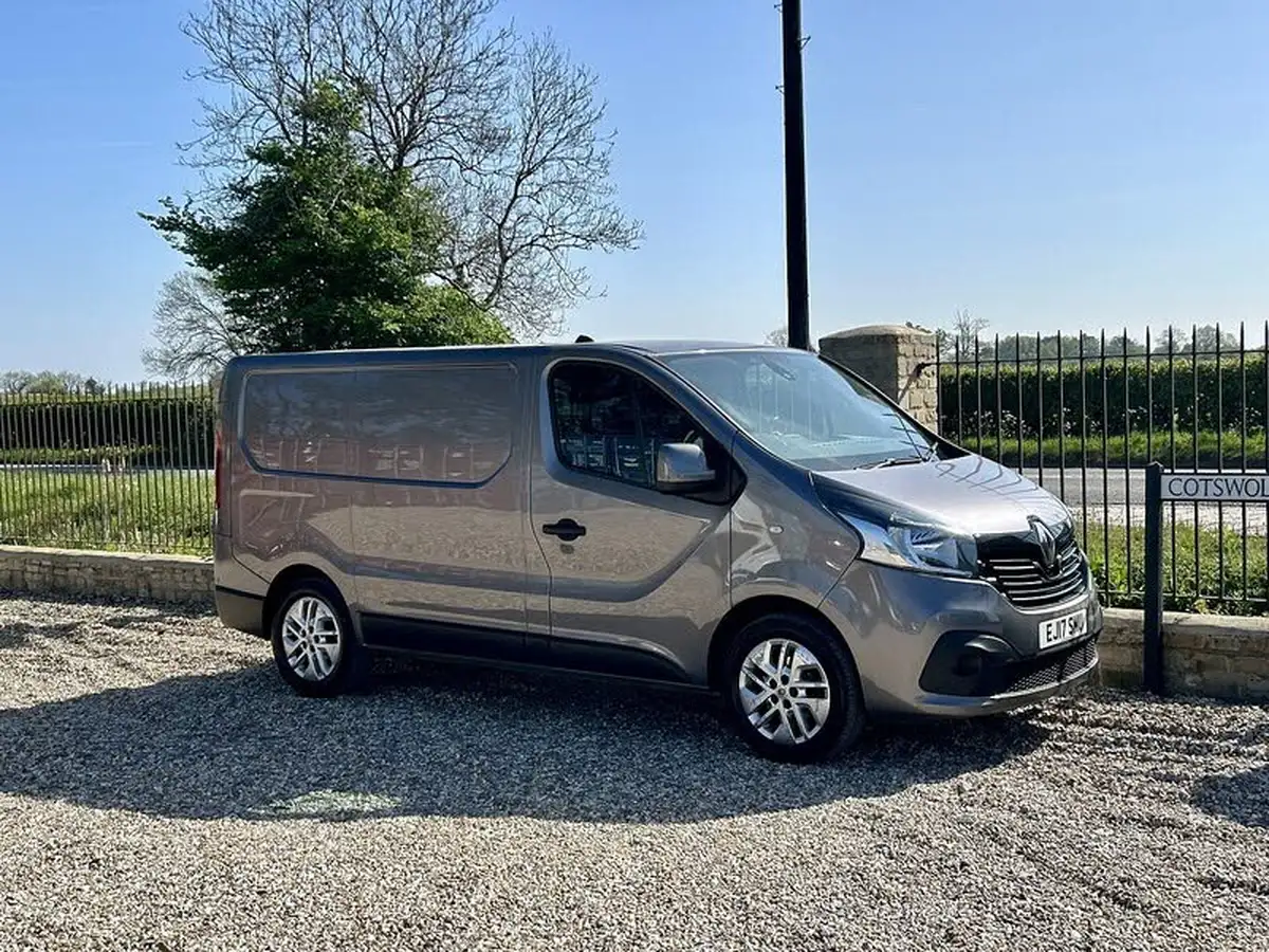 2017-renault-trafic-16dci-sl27-120-sport-nav-panel-big-24