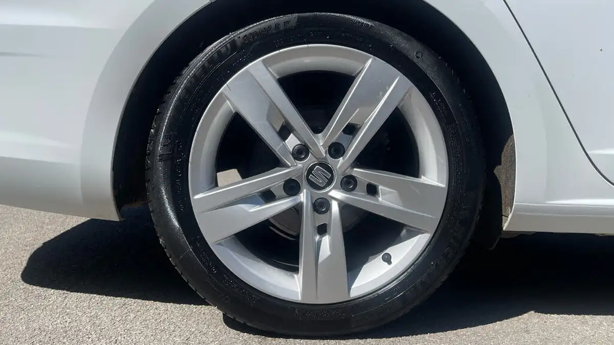 2018-seat-leon-14-ecotsi-fr-technology-estate-5d-dsg-big-18