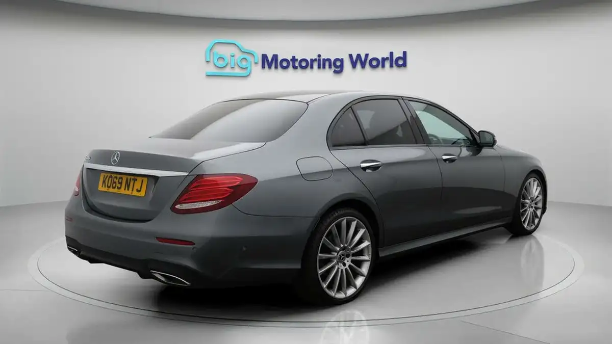 2020-mercedes-benz-e-class-20d-e300d-amg-line-edition-premium-plus-saloon-4d-big-7