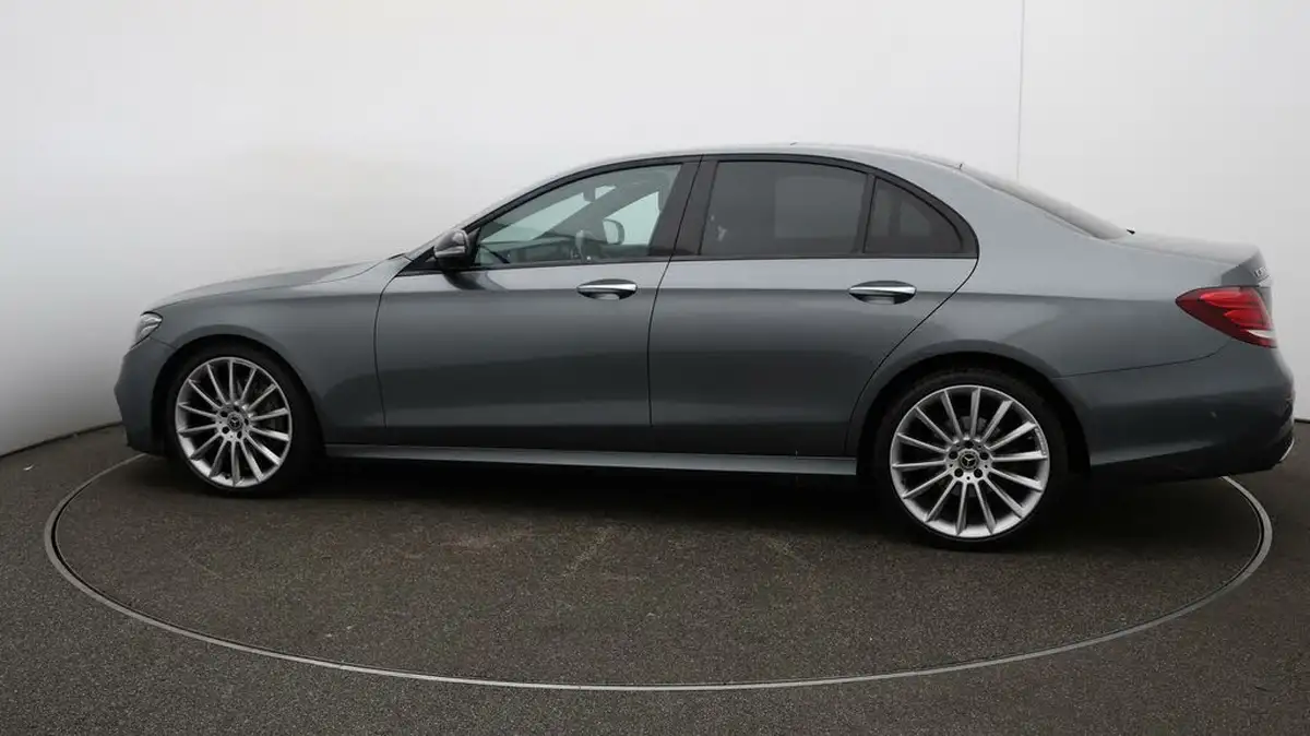 2020-mercedes-benz-e-class-20d-e300d-amg-line-edition-premium-plus-saloon-4d-big-59