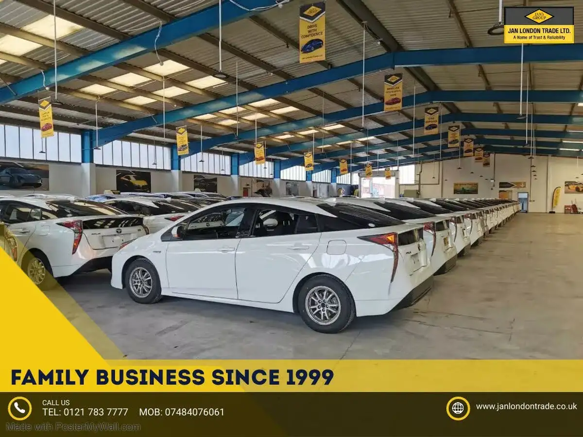 2010-toyota-prius-big-12