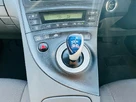 2010-toyota-prius-small-23