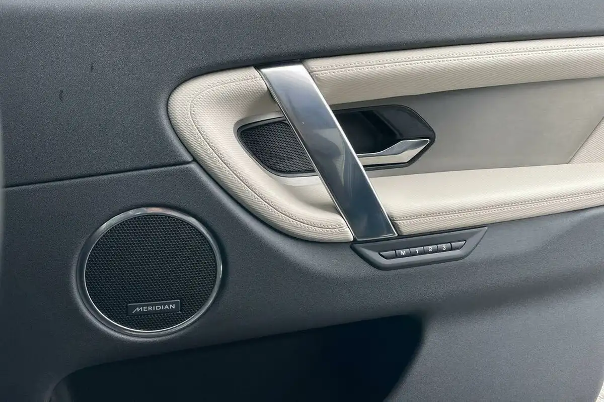 2022-land-rover-discovery-sport-15-p300e-r-dynamic-se-big-48