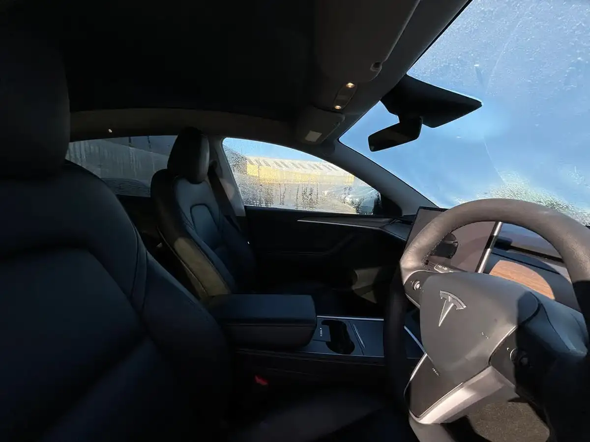 2022-tesla-model-y-e-long-range-big-8
