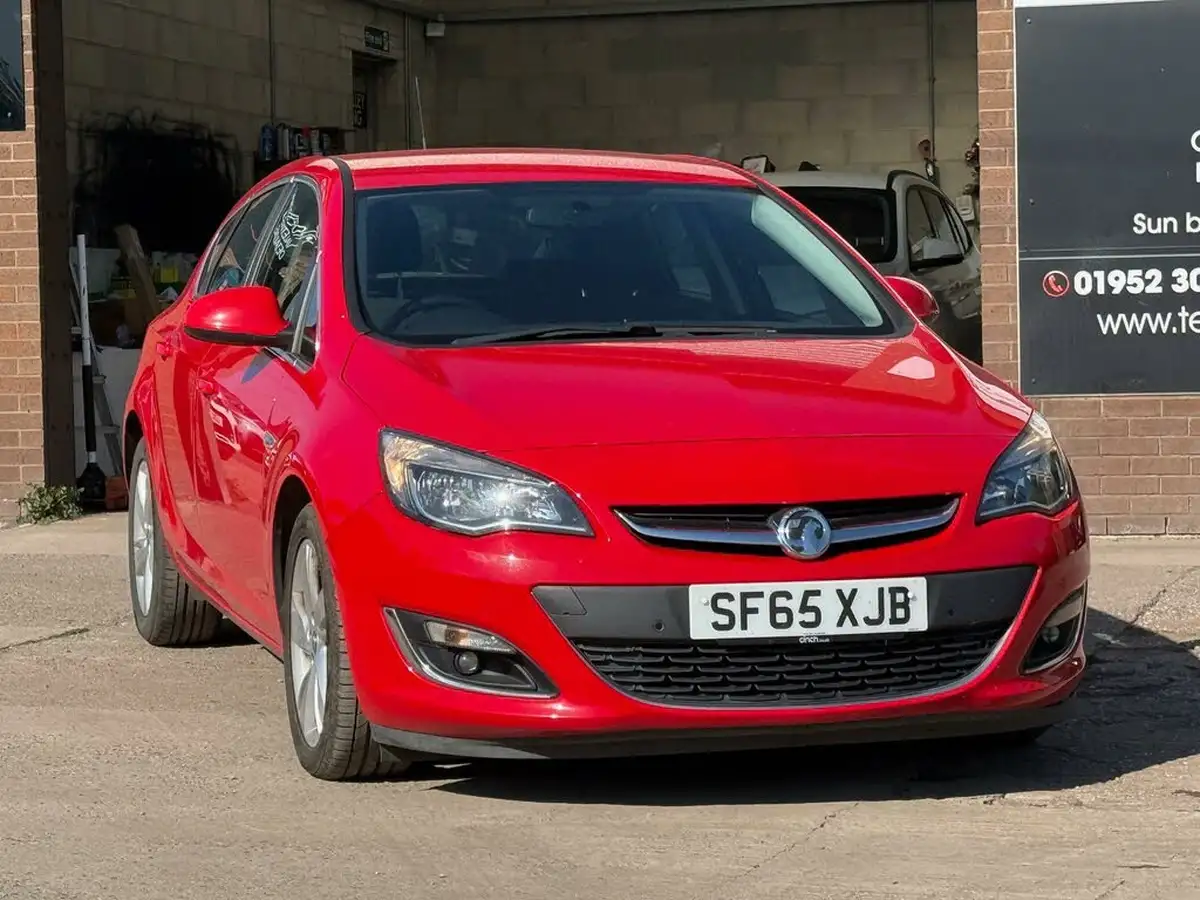 2015-vauxhall-astra-16-sri-115ps-hatchback-auto-big-15