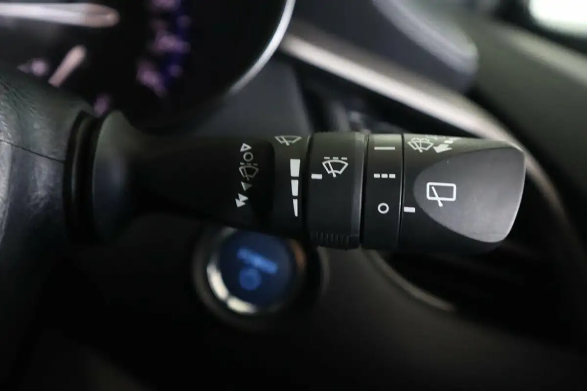 2021-toyota-c-hr-18-vvt-i-icon-big-15