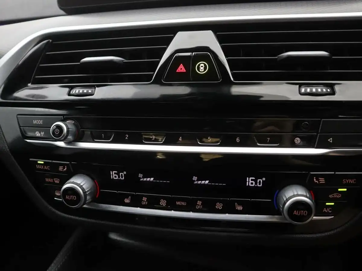 2022-bmw-5-series-20-530e-m-sport-saloon-4d-big-28
