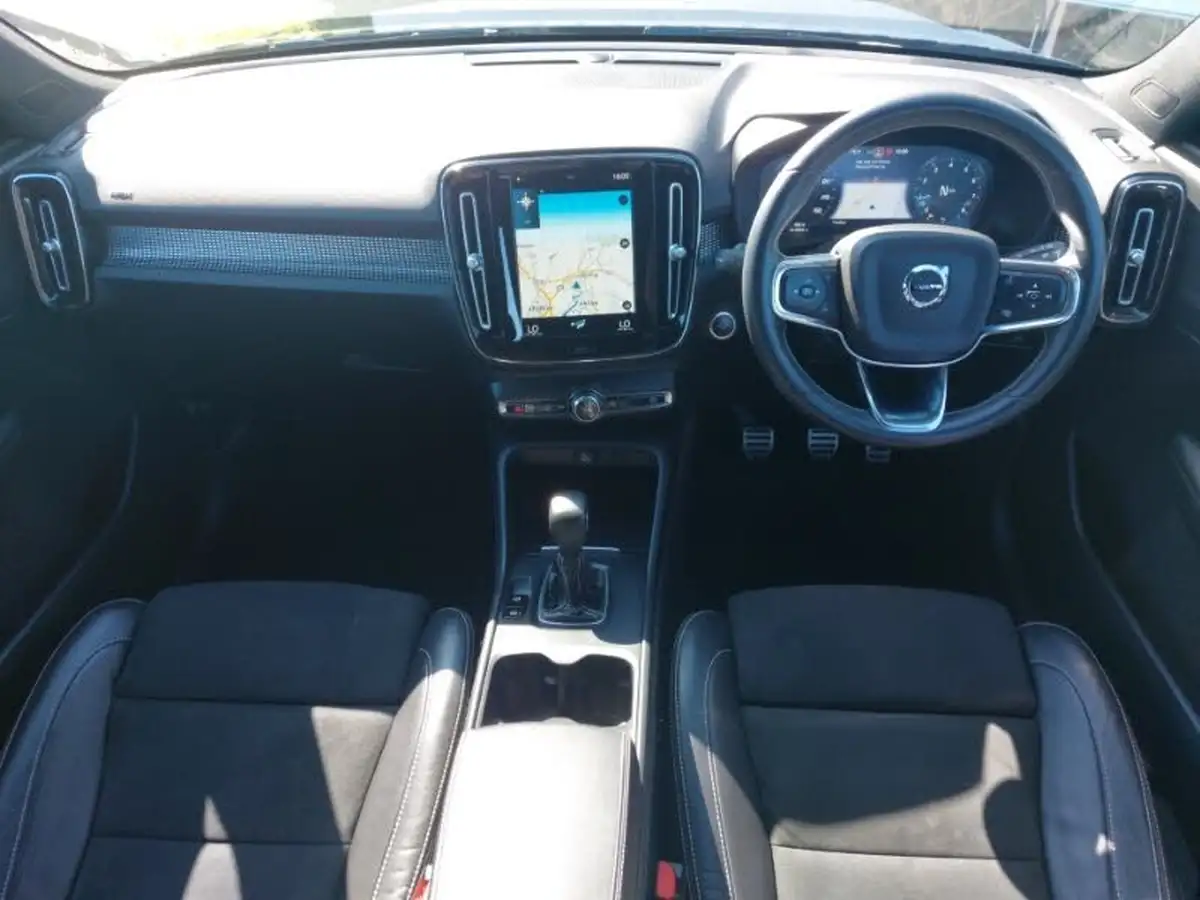 2020-volvo-xc40-15-t3-r-design-big-2