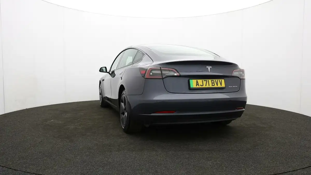 2021-tesla-model-3-e-long-range-awd-big-32