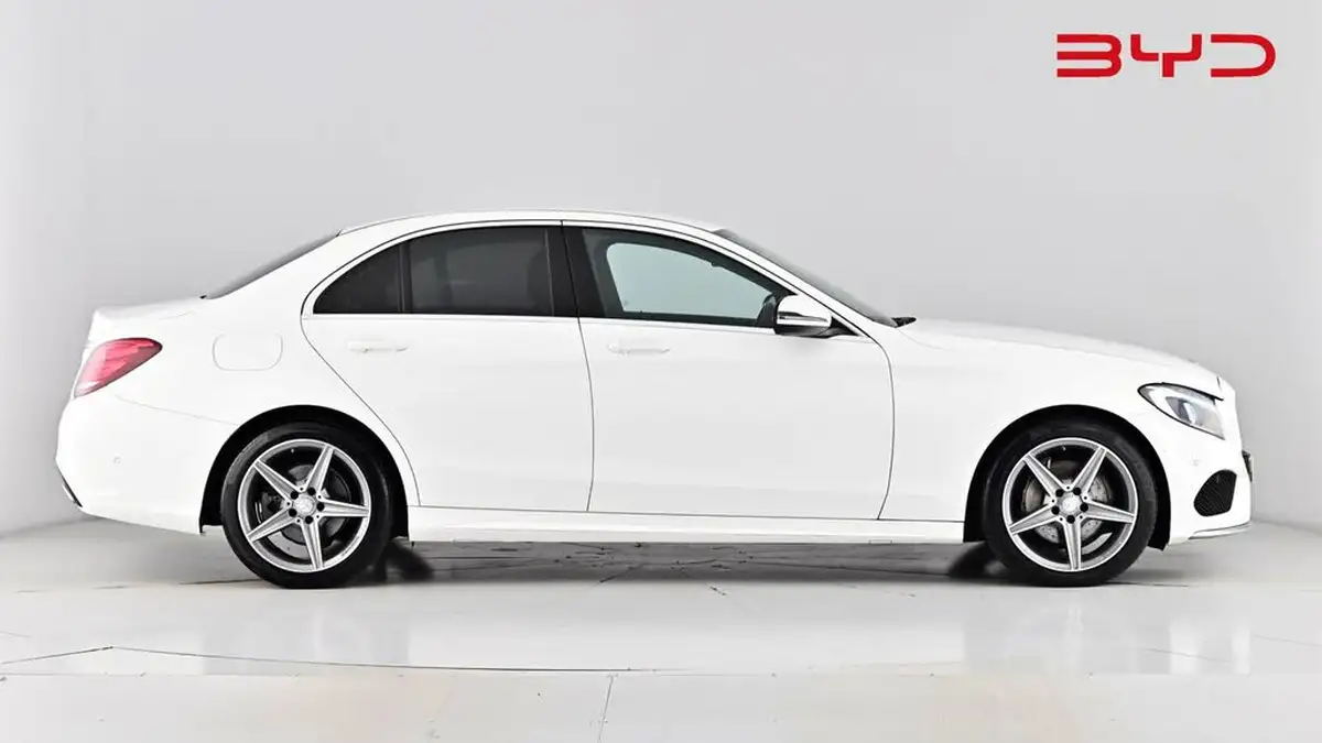 2016-mercedes-benz-c-class-21d-c220d-amg-line-170ps-ss-saloon-4d-auto-big-2